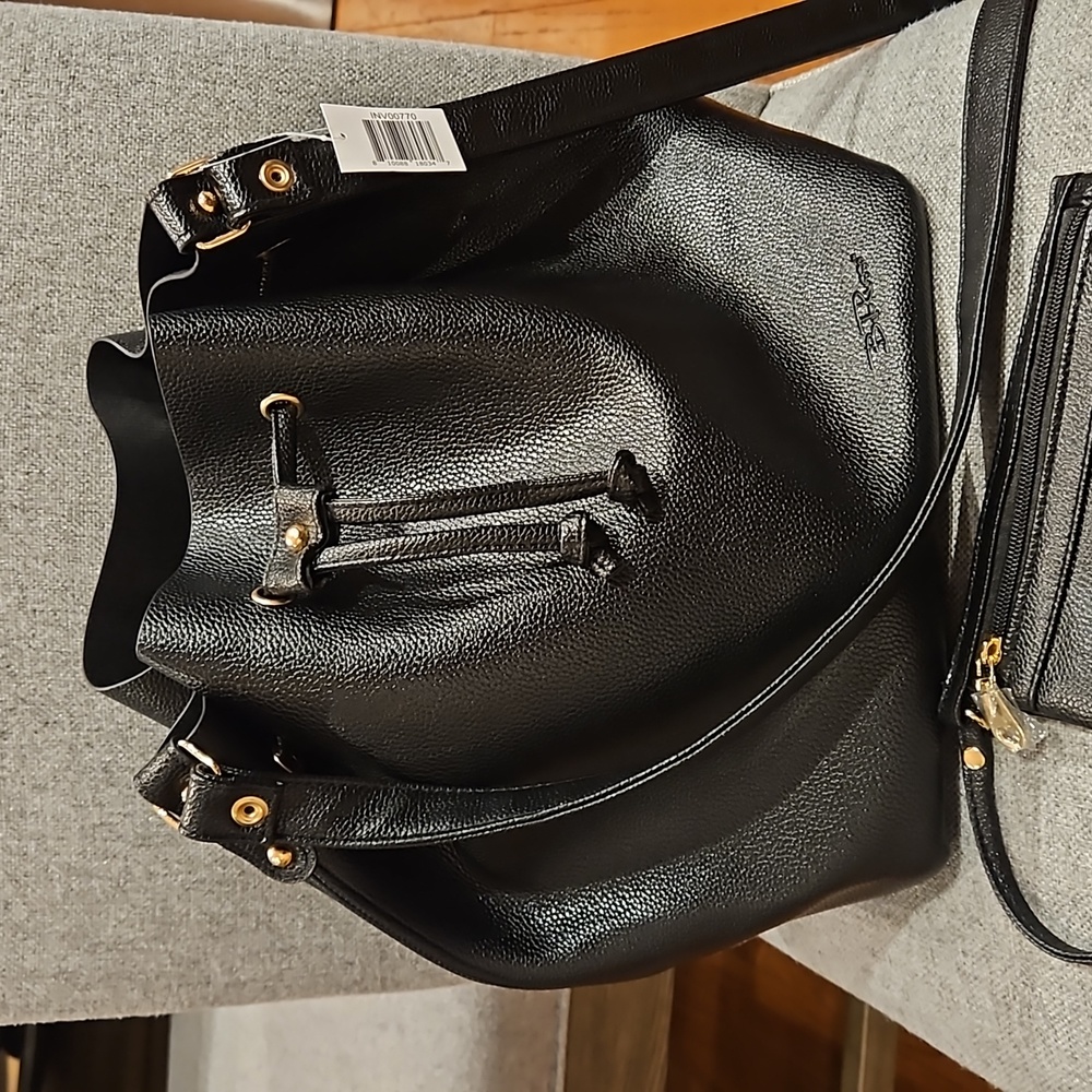 Bella Russo Black Pebbled Drawsting Bucket Shoulder Bag with Detachable Wristlet